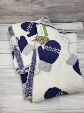 Jingle & Joy Winter Mittens Plush Fleece Throw Blanket